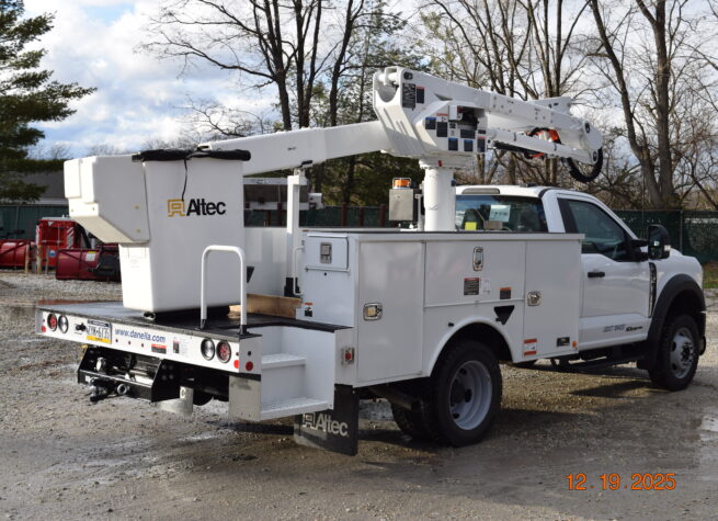 Hi Rail Bucket Truck