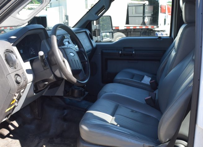 2015 Hi Rail Flatbed Truck