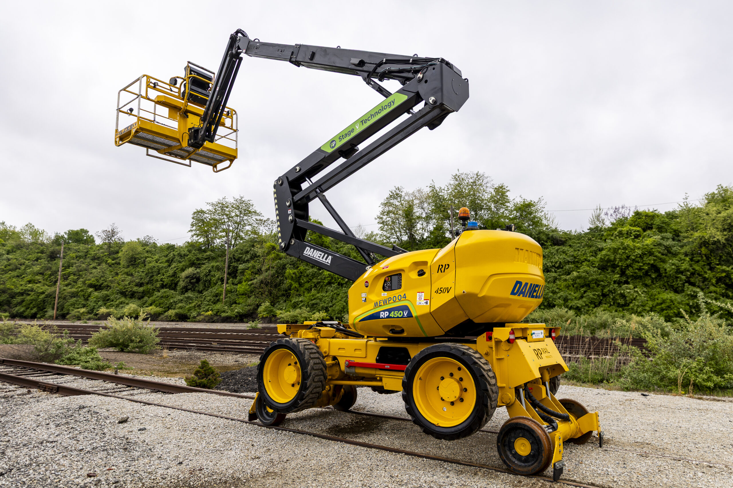 MewaPop 180F と　mawapen160 Mobile Elevated Work Platform (MEWP) - Danella Companies